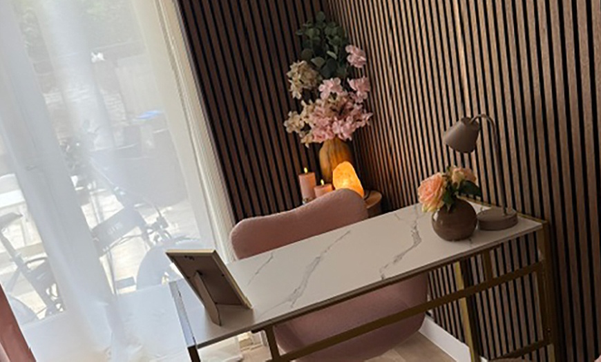 Image 2: Diepe ontspanning en balans met massage en cupping sessies