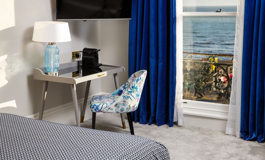 Image 11: Brighton: Seafront Stay for 2 with Breakfast, Welcome Drink & Dinner