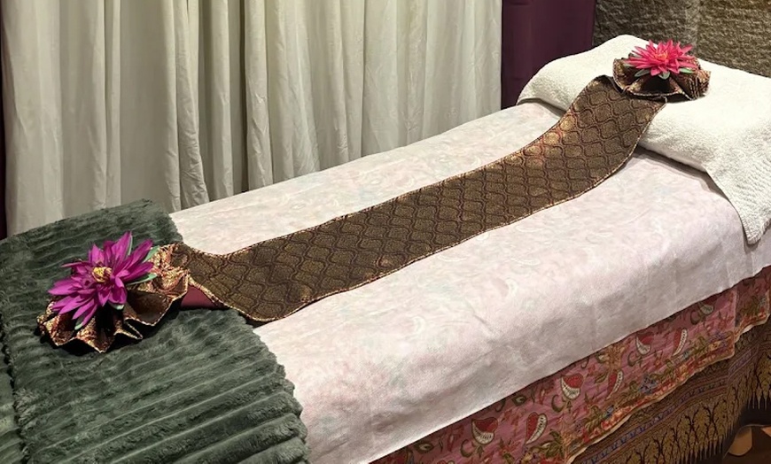 Image 2: Évasion thaï à Nantes: massages traditionnels relaxants en solo ou duo