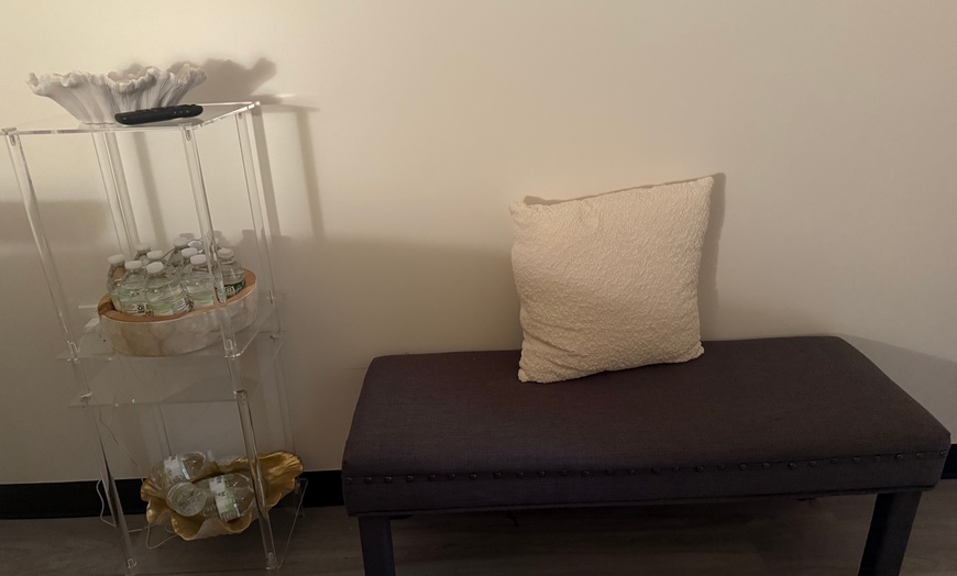 Image 2: Relax with 60 Min Swedish or Deep Tissue Massage Sessions 