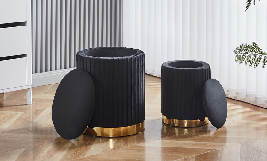 Image 25: Coppia di pouf contenitori in velluto