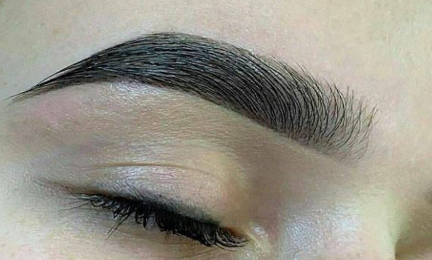 Image 2: Lifting y tinte de pestañas con opción a visajismo y tinte de cejas 