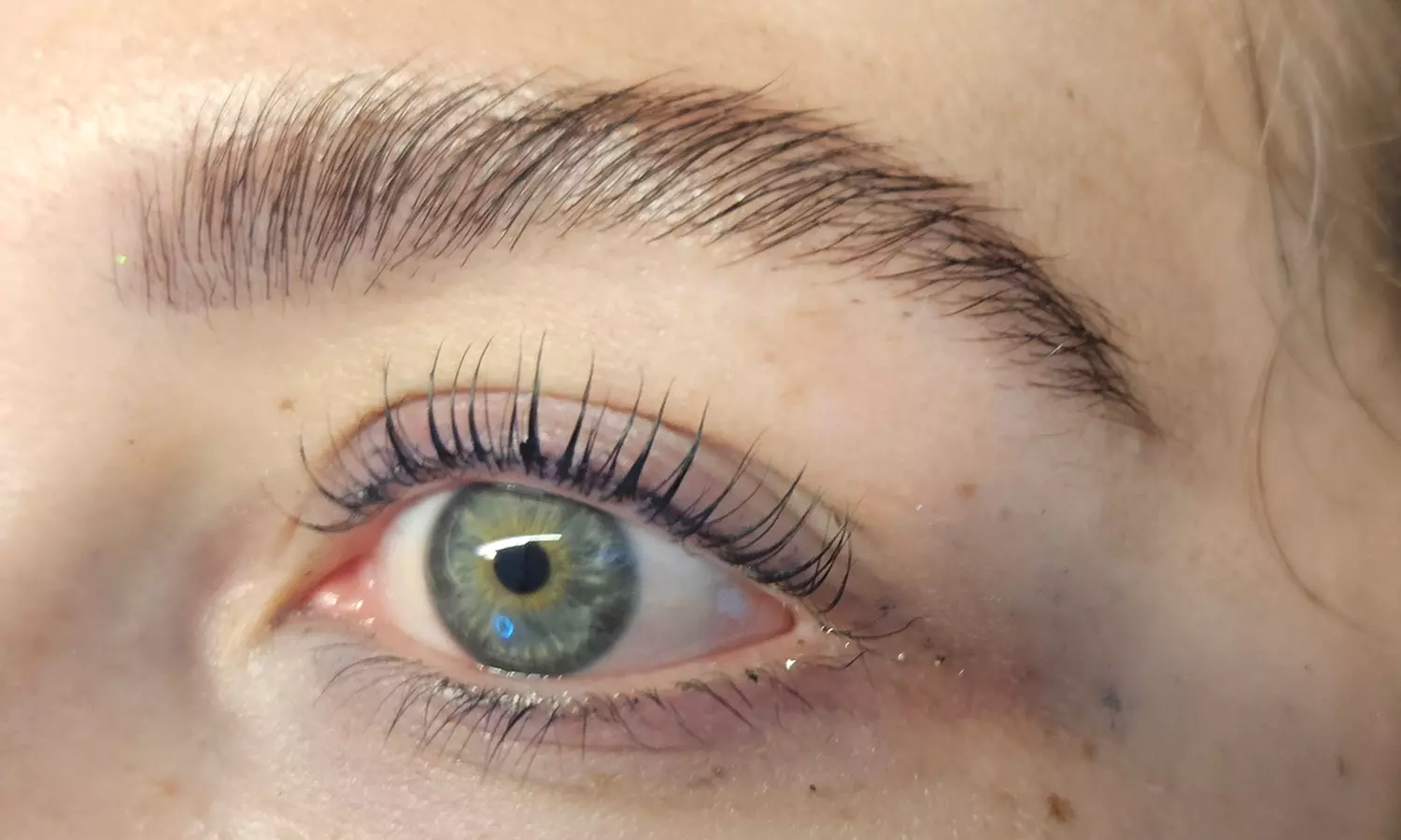 Lifting y tinte de pestañas o cejas con diseño y depilación