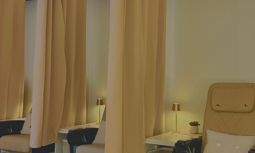 Image 4: Shellac, Gel, or No-Chip Mani-Pedi Options for Lasting Shine