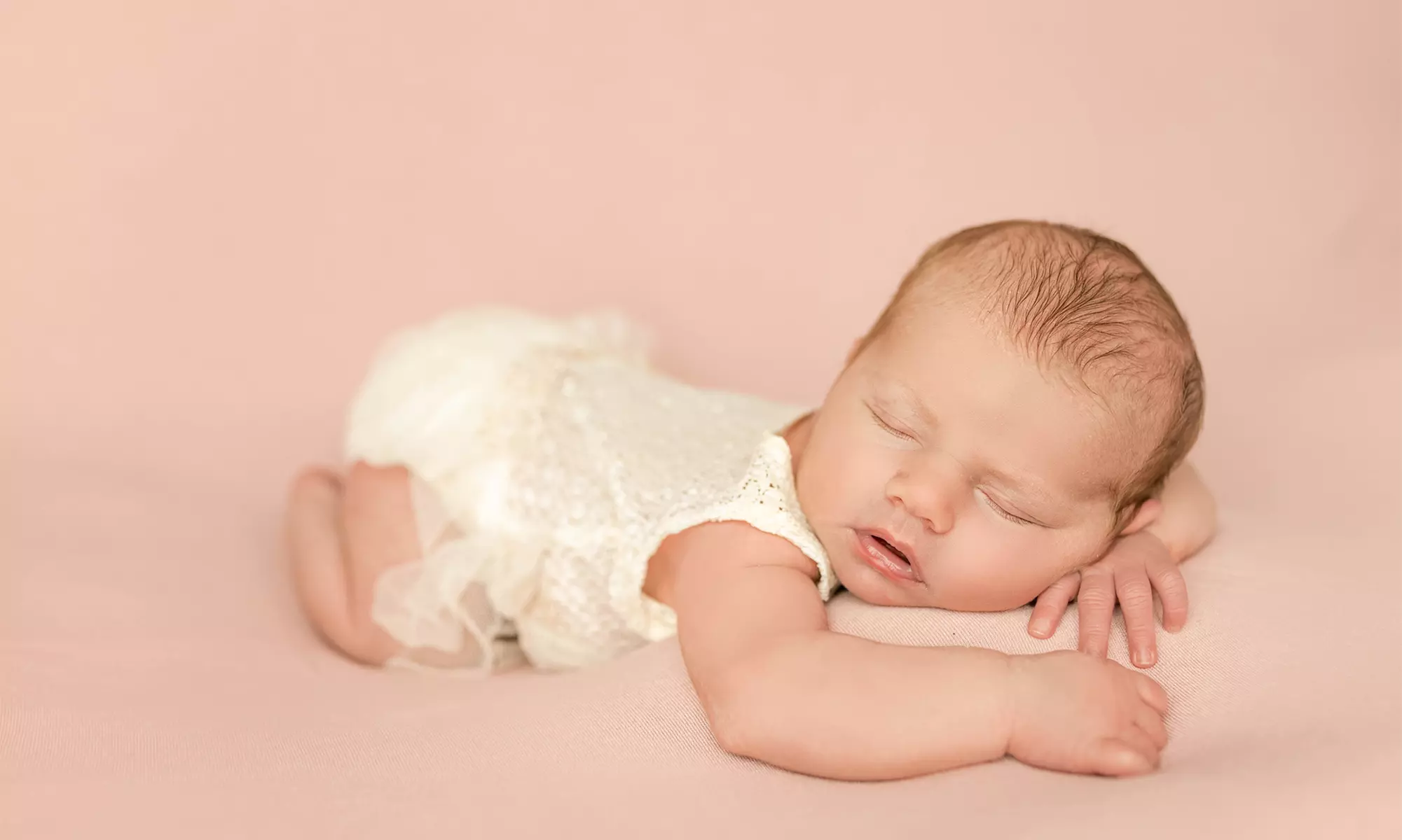 Fotoshooting mit Thema deiner Wahl, z.B. Schwangerschaft, Newborn, Business oder Hochzeit (bis zu 52% sparen) - Primary Image