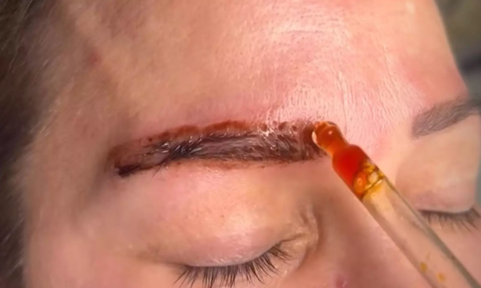 Wertgutschein über 50, 100 od. 200 € anrechenbar auf Permanent Make-up