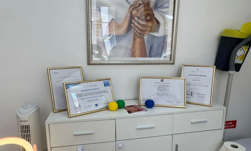 Image 3: Enhance Your Look with Dermal Filler: 0.5ml or 1ml