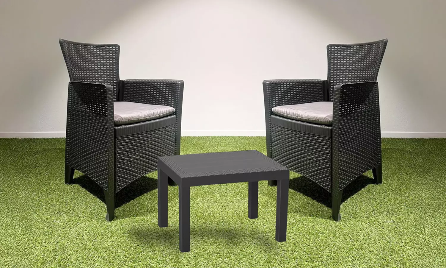 Set tavolo e 2 poltrone con cuscini - Primary Image