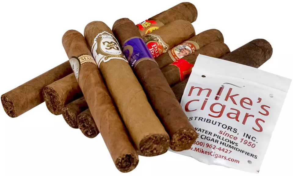 Mike's Cigars Holiday Cigar and Accessory Bundle