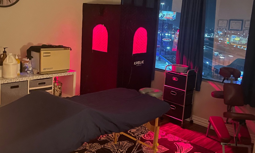 Image 2: Customized 60 Minute Massage Sessions with Warm Towel Service