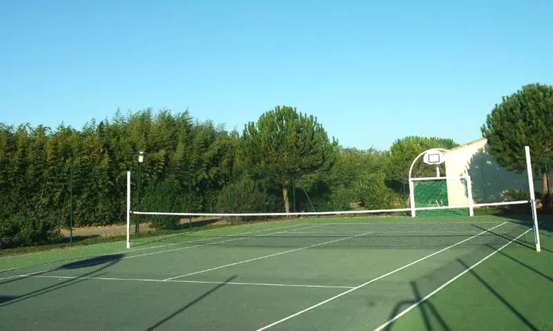 Aigues-Vives (Gard) : chambre double avec PDJ, menu en option