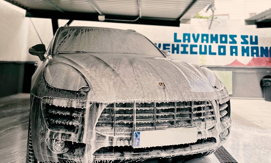 Image 1: Lavado a mano básico, completo, prémium y limpieza de tapicería 