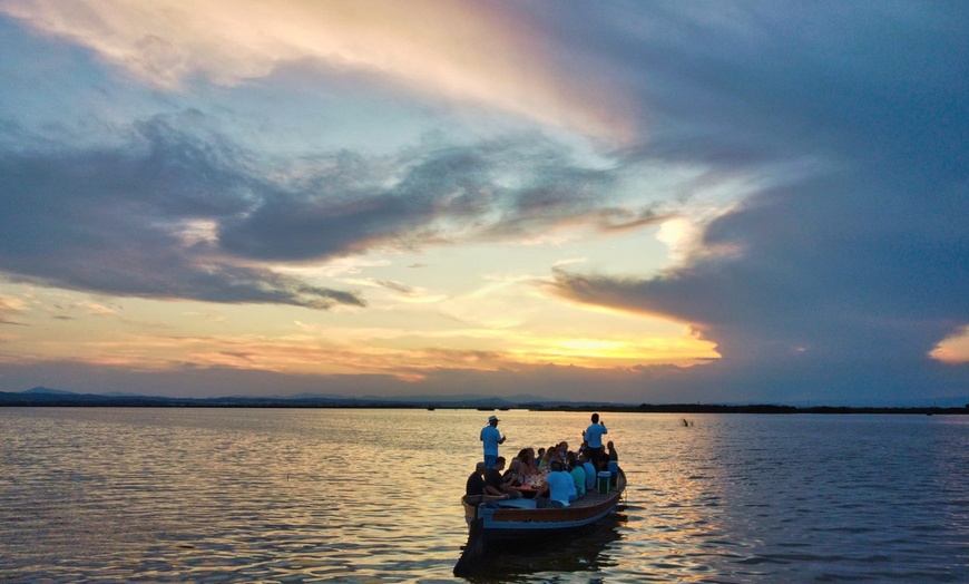 Image 1: Paseo en barca por la Albufera para parejas, familias o grupos