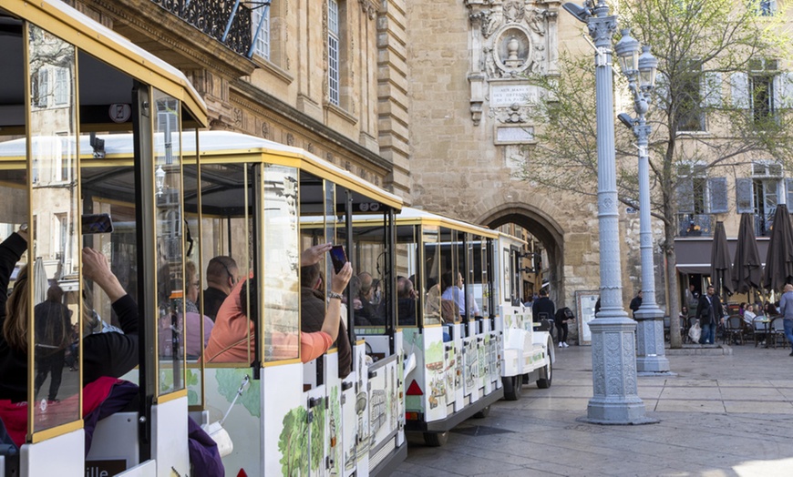 Image 4: Le tour d'Aix-en-Provence en petit train électrique