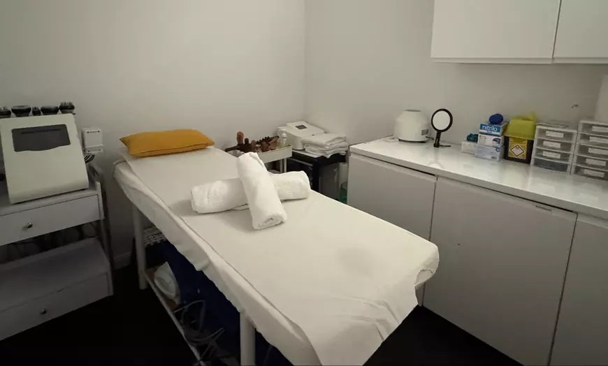 Image 2: Limpieza facial básica o profunda con opción a dermapen para 1 persona