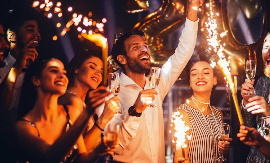 Image 2: 3, 6, or 8-Hour Event Photography Package for Every Occasion