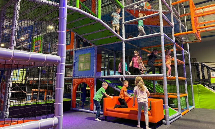 Image 9: Skoczna zabawa każdego dnia dla dzieci i dorosłych w parku trampolin 