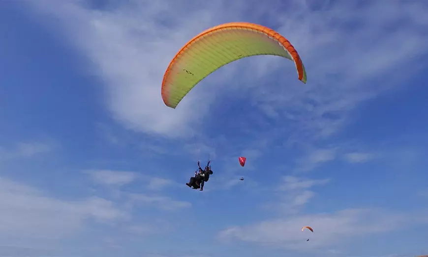 Image 1: Vuelo biplaza en parapente para una o dos personas en Galicia