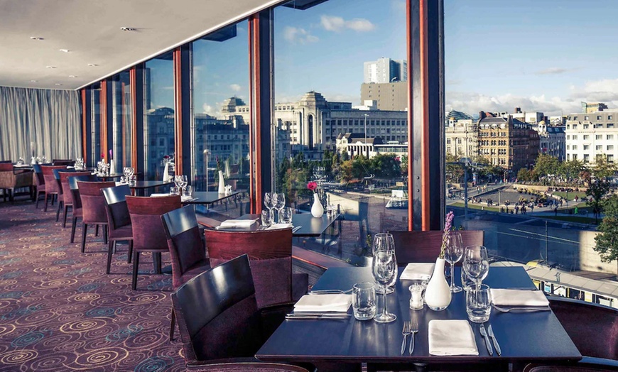 Image 1: Manchester: 4* Classic Double Room Stay with Breakfast & Late Checkout