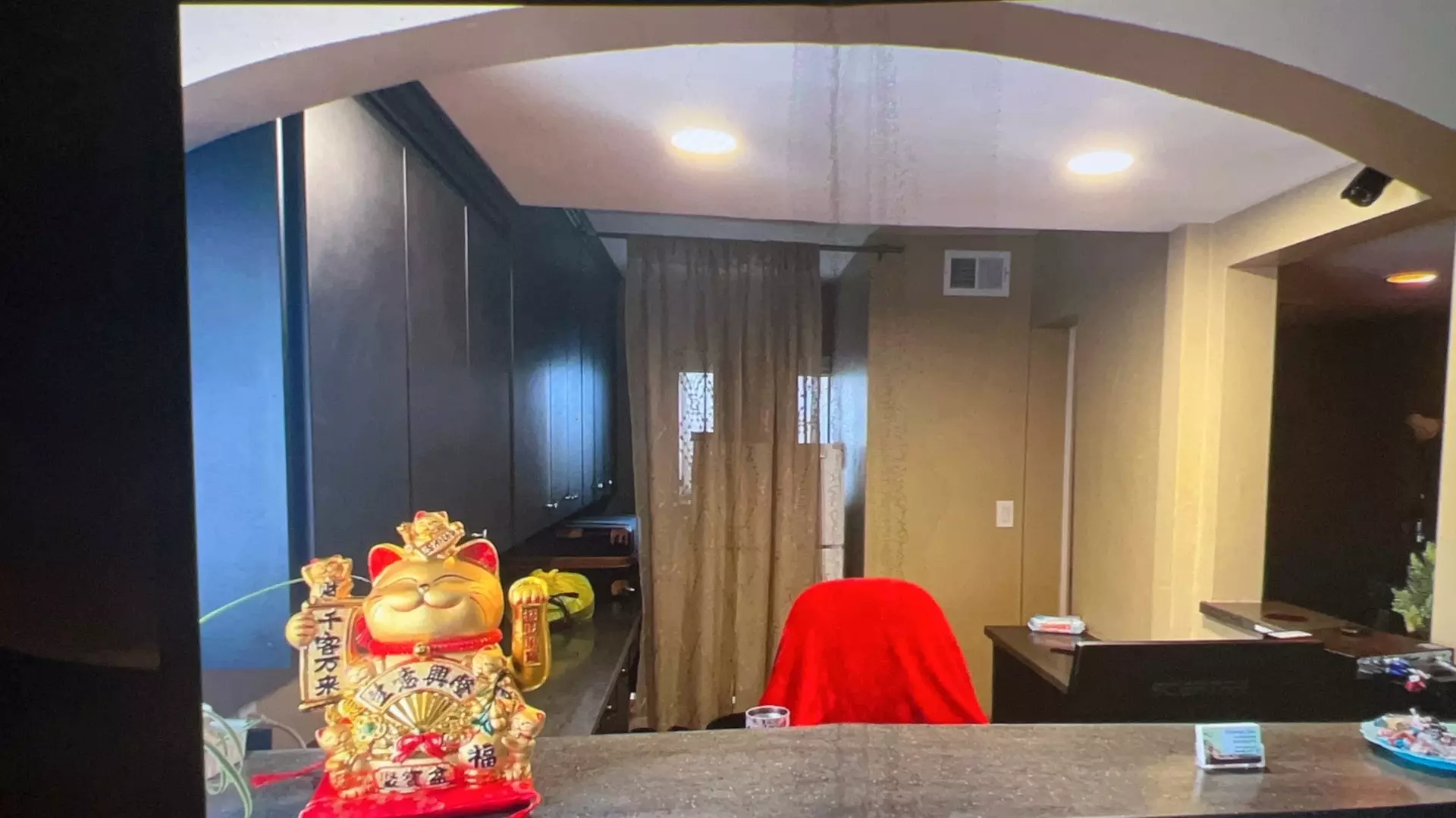60 or 90 Min Deep Tissue Massage or 45 Min Relaxing Massage and Facial