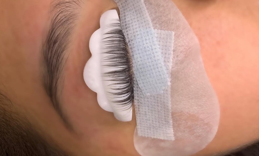Image 4: Transform Your Lashes: One Eyelash Lift Treatment w/ Optional Tinting