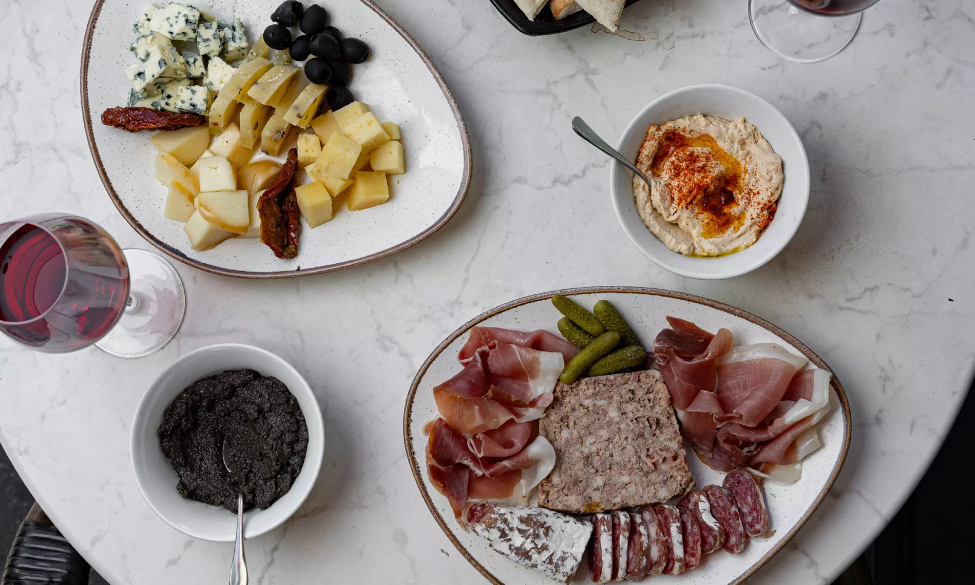 Cours d’œnologie & dégustation de vins avec planches et tapas à Paris