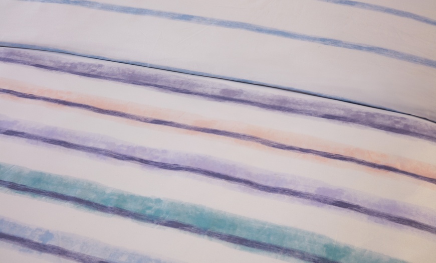 Image 8: Stripe Reversible Duvet Set