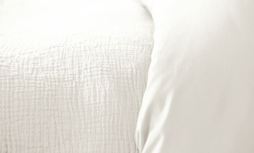 Image 9: Completo lenzuola matrimoniale in tinta unita 100% cotone