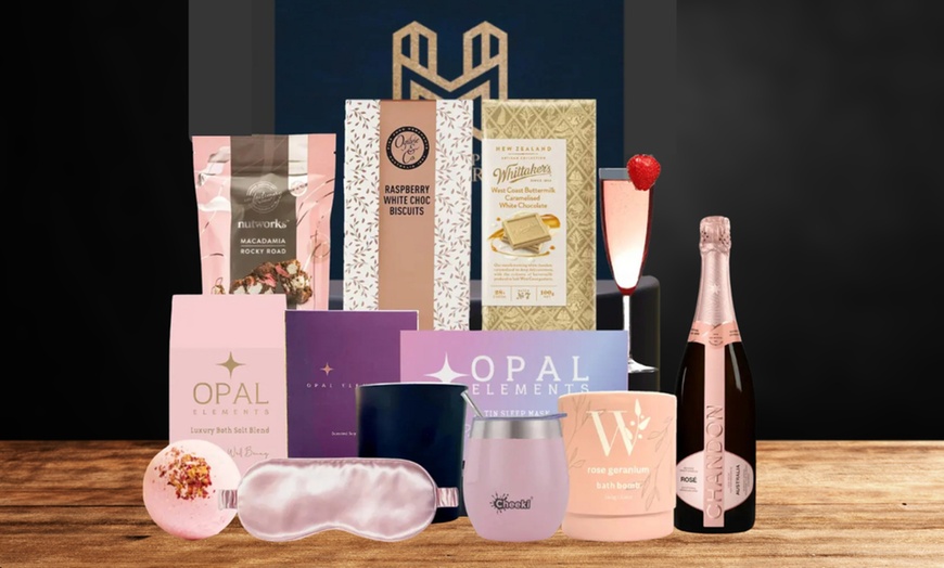 Image 8: Whisky, Snacks & Grooming Kit for Him in a Premium Gift Hamper