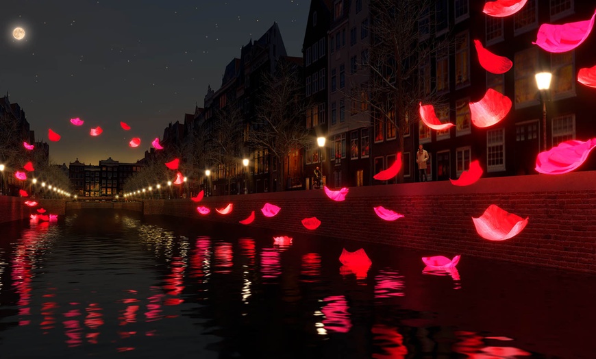 Image 2: Beleef het magische Amsterdam Light Festival vanaf het water