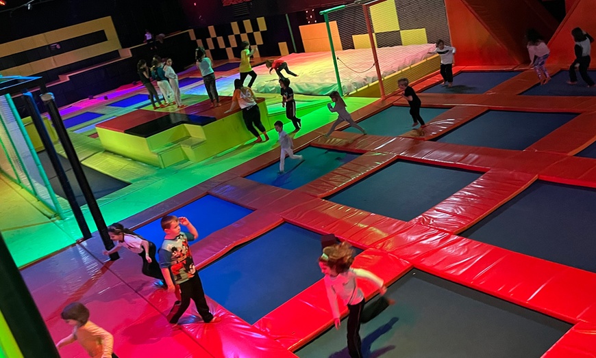 Image 12: ¡Saltos y diversión! Acceso a Salting para hasta 2 adultos y 2 niños