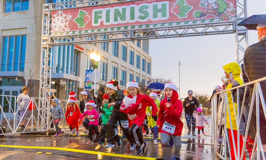 Image 2: Up to 29% Off Holiday Themed Fun Run - Santa Hustle San Antonio
