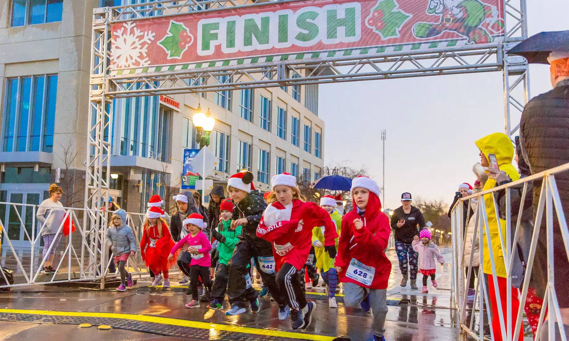 Up to 29% Off Holiday Themed Fun Run - Santa Hustle Glendale