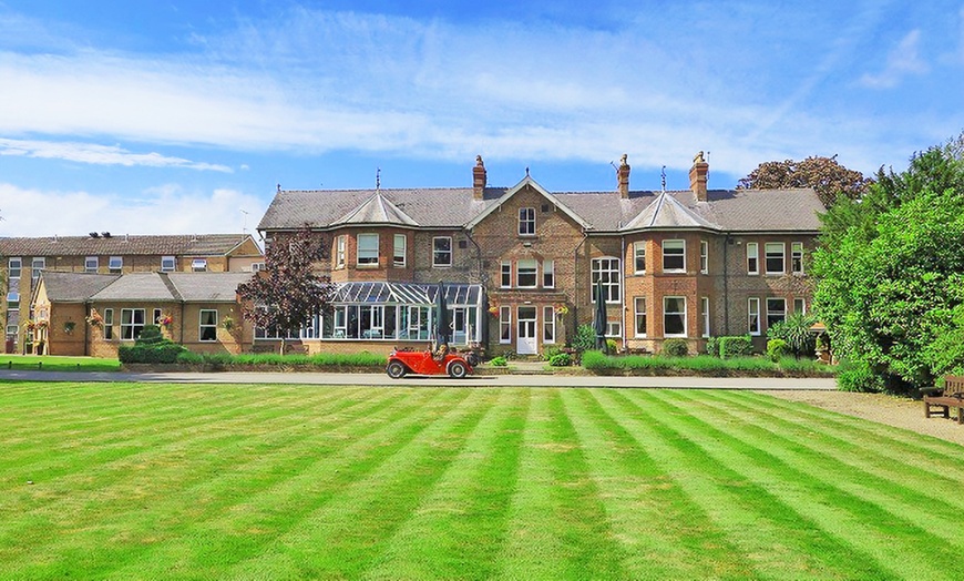 Image 2: York Getaway: 2 Nights, Breakfast, Cream Tea, and Bird Of Prey Tickets