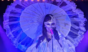 Soirée cabaret avec menu Dalida ou Piaf au Cabaret du Coq à l'Âne (jusqu'à 32% de remise)