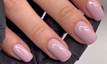 Beauté des pieds avec pose de vernis semi-permanent sur les pieds - Deanailbar chez Dermo by LR