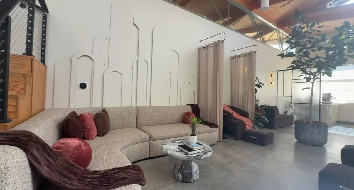 B-12 + MIC Vitamin Injections, Venice Myers, or NAD+ Injection