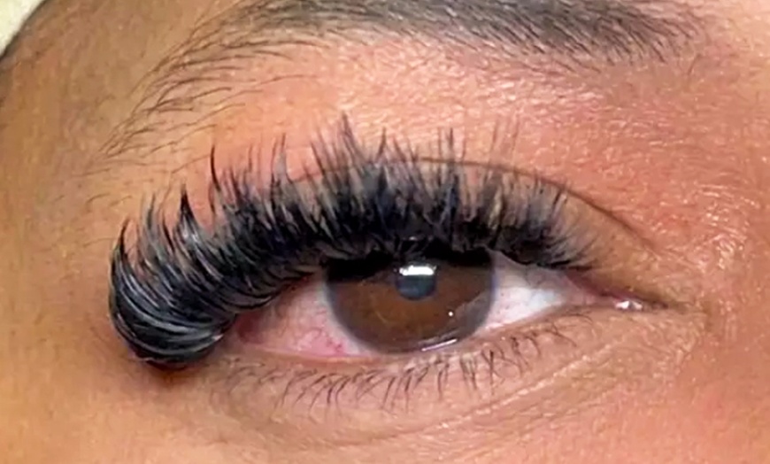 Image 3: Full Set of Classic, Light Volume, or Full Volume Eyelash Extensions 