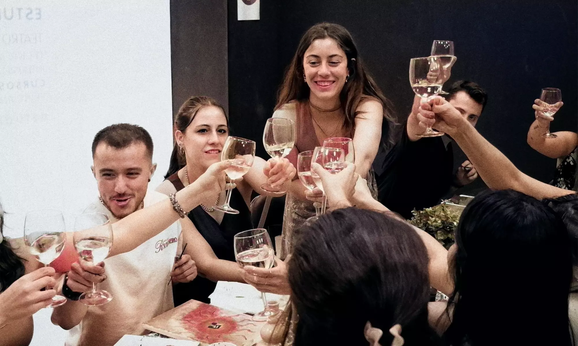 Taller de pintura introspectiva con vino para hasta 4 personas