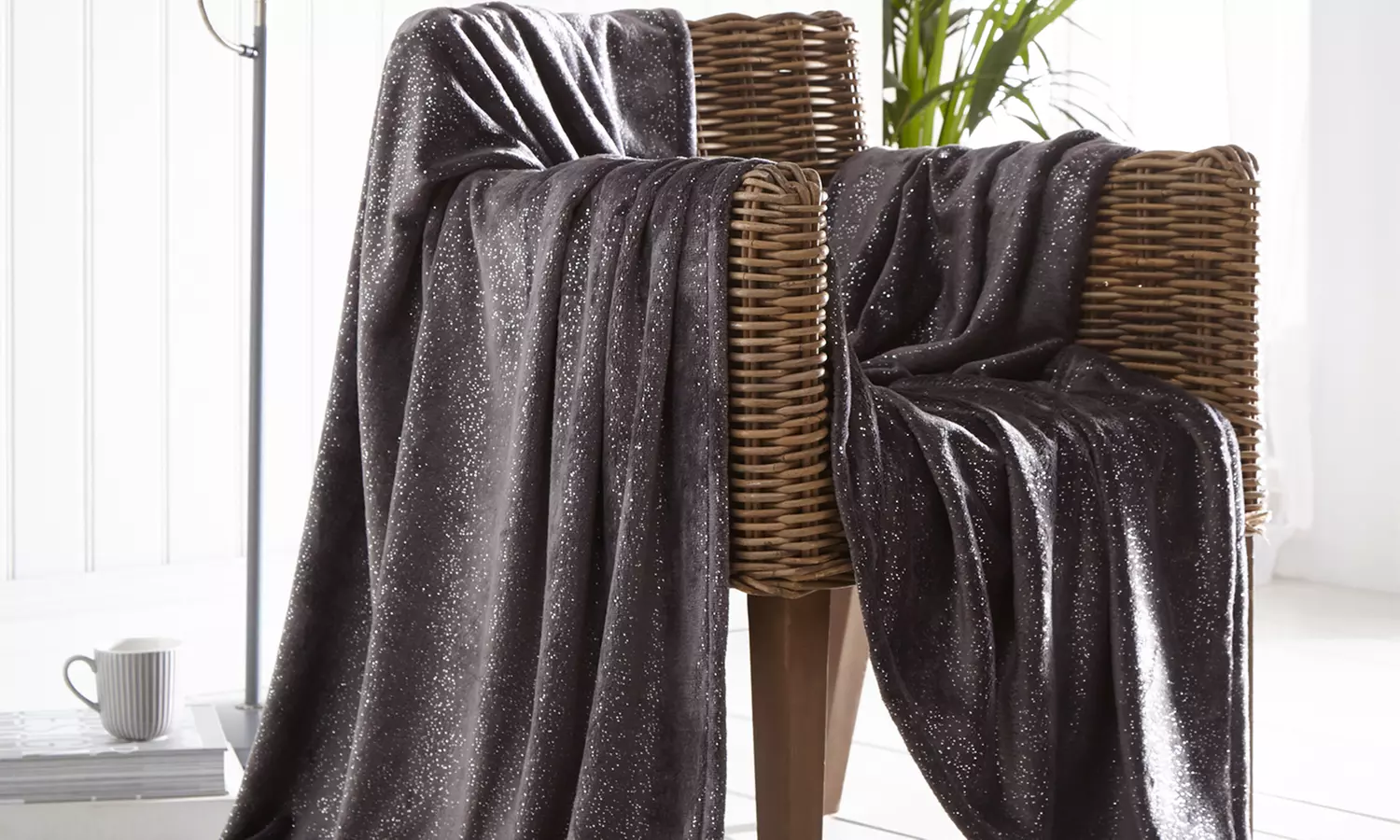 Plaid pailleté ou gauffré, disponible en plusieurs coloris - Primary Image