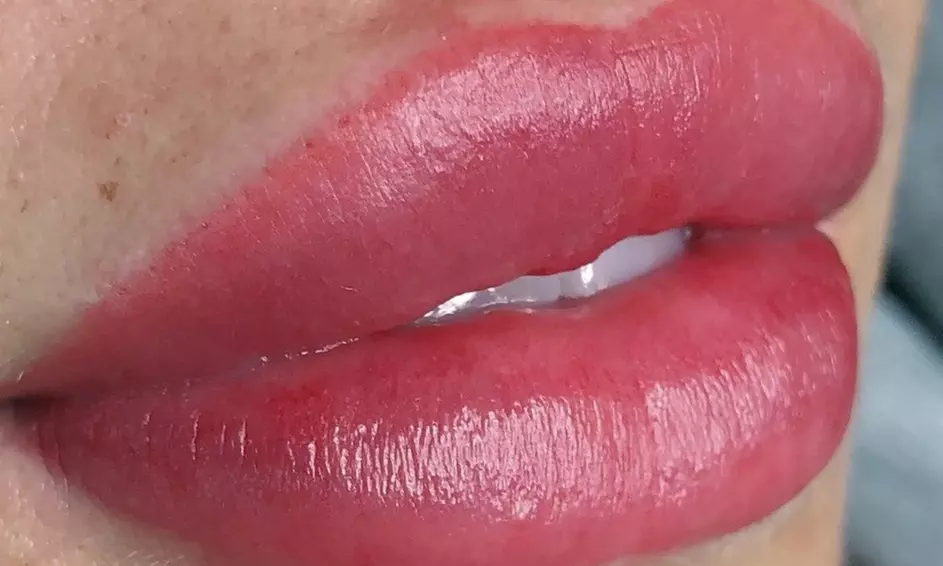 Enhance Your Look: Ombre Brows, Lip Blush, Or Eyeliner Tattoo Sessions