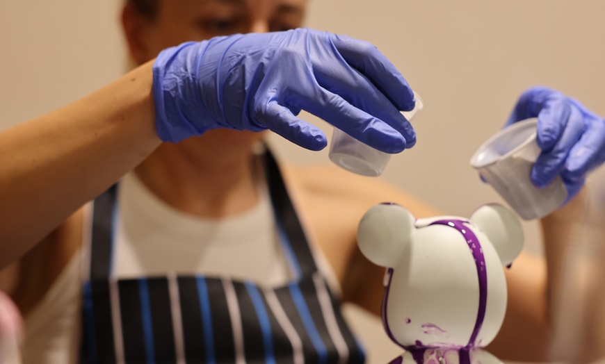 Image 2: Taller de pintura de un osito de peluche para 1 o 2 personas