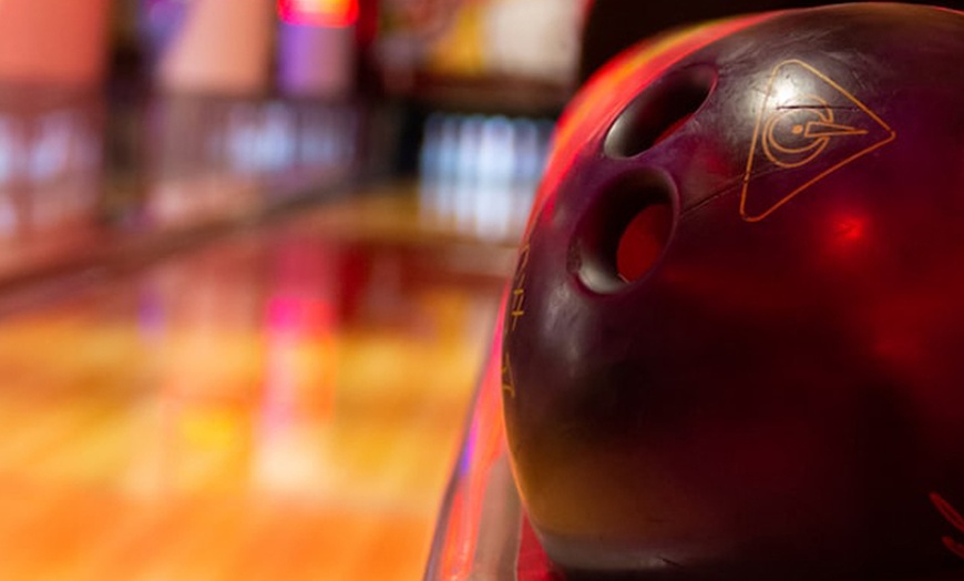 Image 3: 2h Bowling mit Leihschuhe opt. mit BBQ-All-you-can-eat bis zu 6 Pers. 