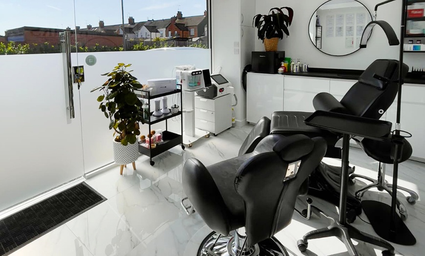 Image 4: Classic Deep Cleanse Hydrogen Facial or Choice of Facial Package