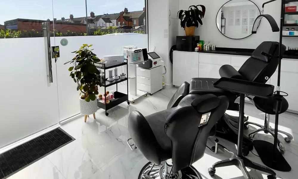 1 or 3 Sessions of Classic Deep Cleanse Hydrogen or Choice of Facial Package at Chic Tweaks (Up to 52% Off) - Image 4