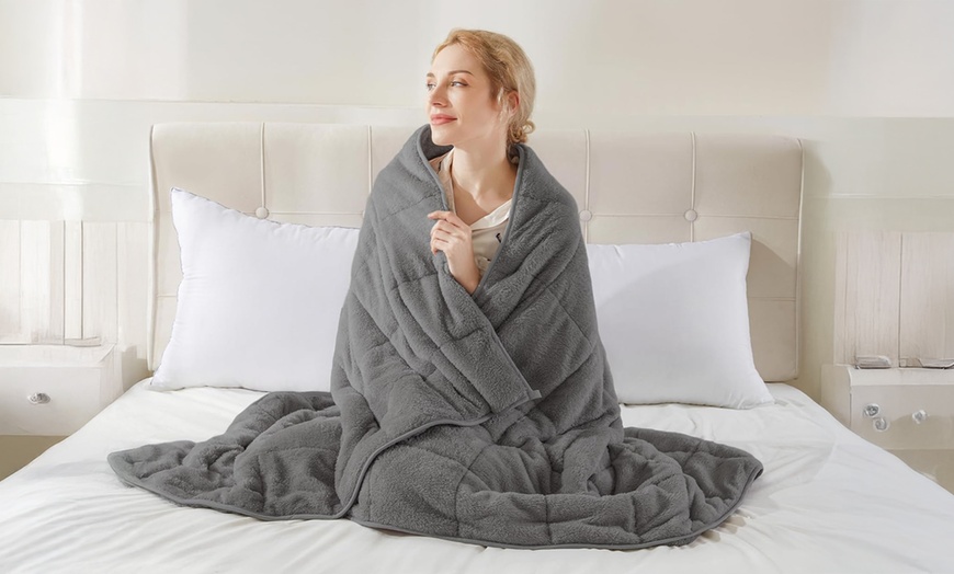 Image 3: Fleece Weighted Blanket for Adults in Various Colours and Sizes