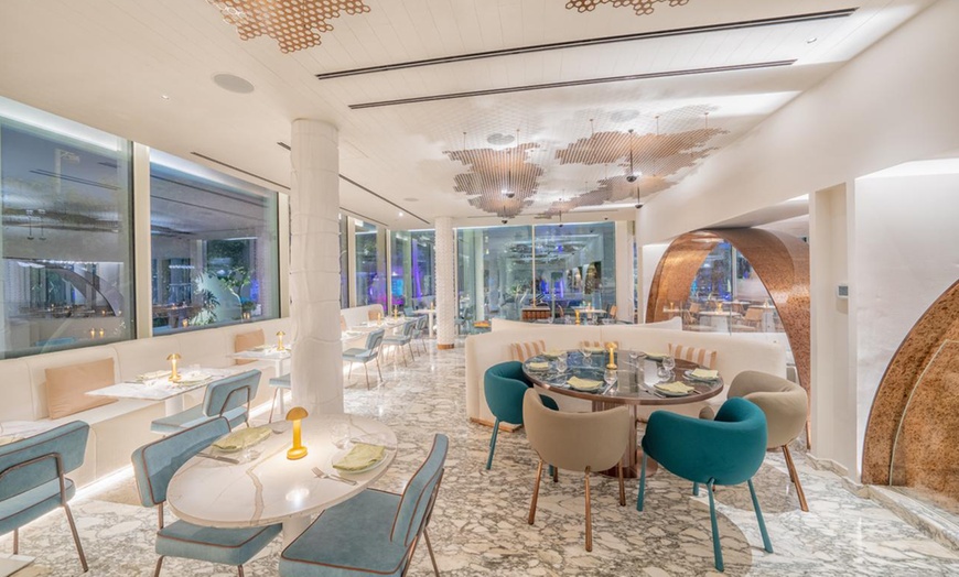 Image 4: 5* Christmas Eve Dinner/Premium Christmas Brunch: Child/Up to 4 Adults