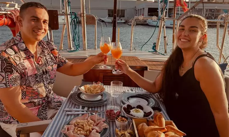 Paseo en velero en grupo o privado con bebidas y picoteo para 1-4 pax.