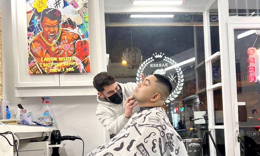 Image 2: Sesión de peluquería con corte, peinado y opción a arreglo de barba
