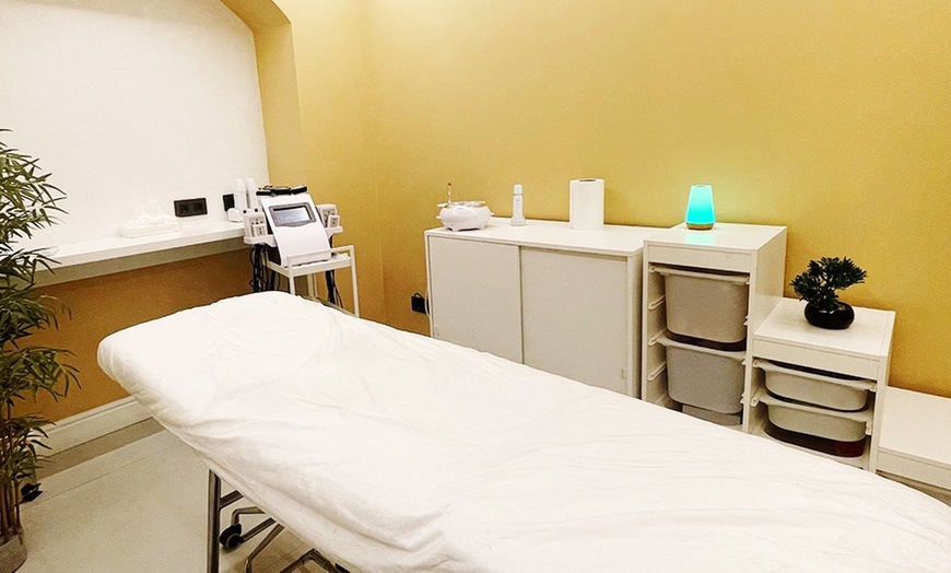 Image 3: Sesión de depilación de cejas, y opción a labio, con hilo